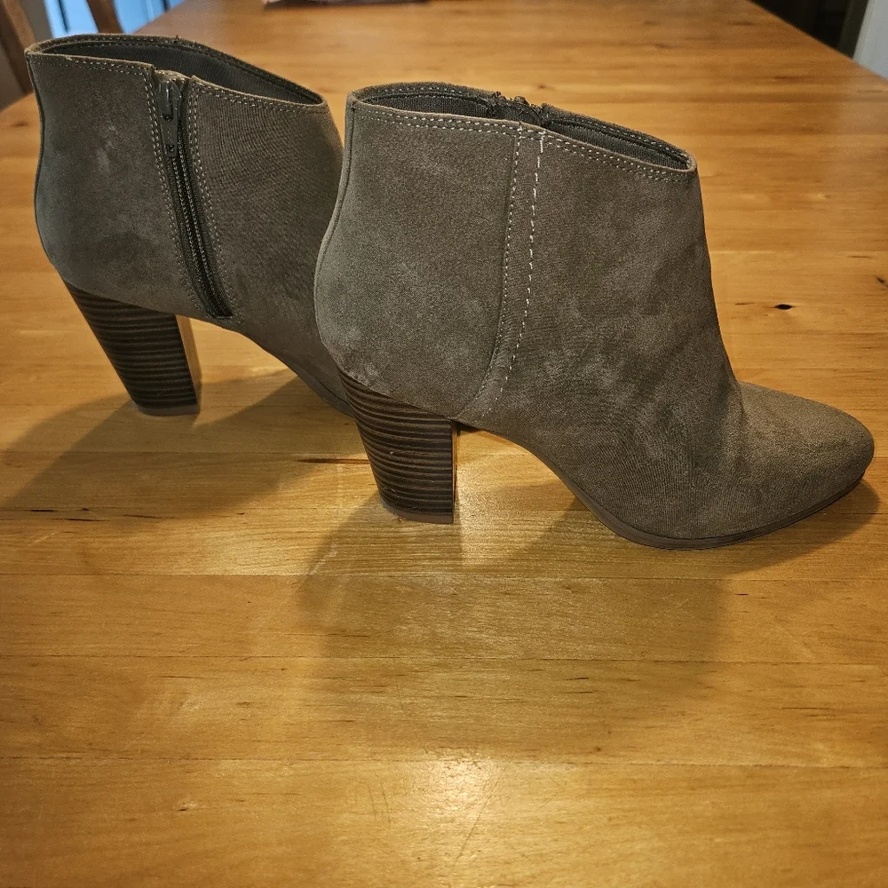 Old Navy Ankle Boots - Picture 5 of 11